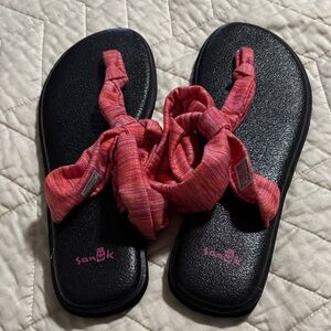 Sanuk Black Footbed Sandals with Pink Multi-Strap NWOT size 9